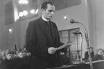 Vlč. Ivan Šalić, nadbiskupov tajnik, mučen je u tamnici da bi svjedočio protiv svoga nadbiskupa.